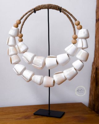 Decorative large tribal Olon shell necklace on metal stand with combination of modern and ethnic touch carefully designed and made by proud artisans with attention to details and perfection, use it to highly your ambience and creating relaxing atmosphere and gives beautiful vibe to your room.

#interiorproducts #homedecor #homeandliving #furniture #interiordesign #homeproducts #ethnicdecoration #decorationinterior #naturalfurniture #artiinterior #artiinteriorproducts